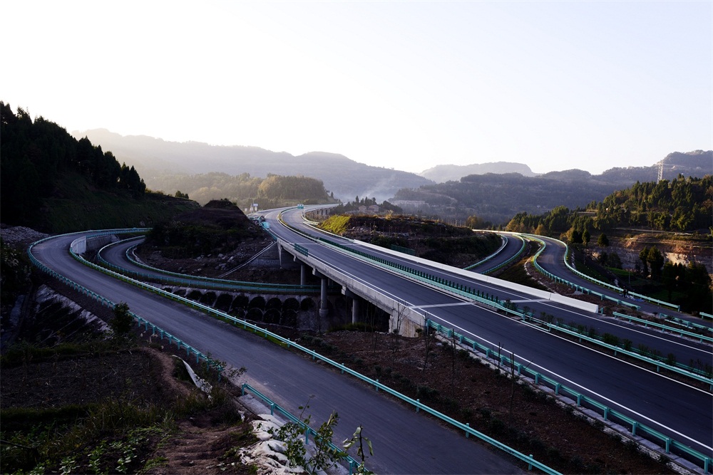 四川巴（中）－达（州）高速公路