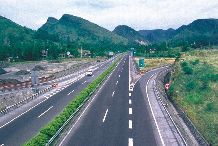 公司修建的广（安）—邻（水）高速公路 