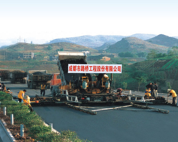 广（安）—邻（水）高速公路沥青路面摊铺