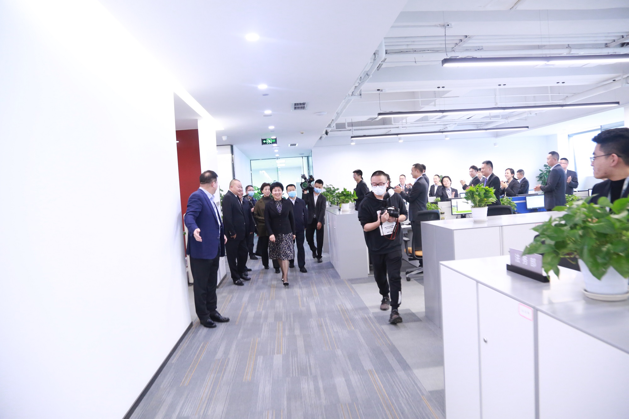 省人大常委会副主任、达州市委书记包惠莅临公司视察指导