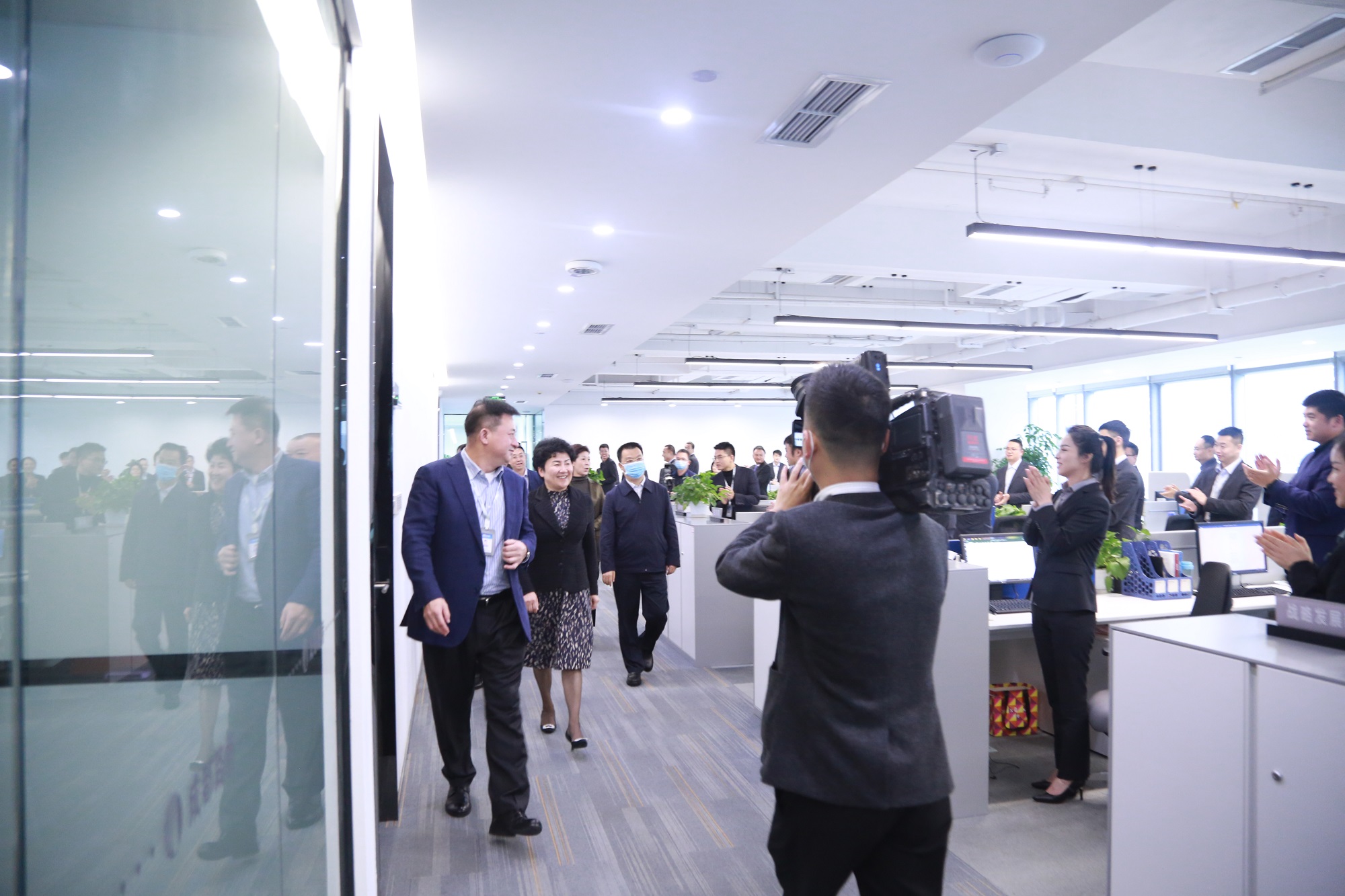 省人大常委会副主任、达州市委书记包惠莅临公司视察指导