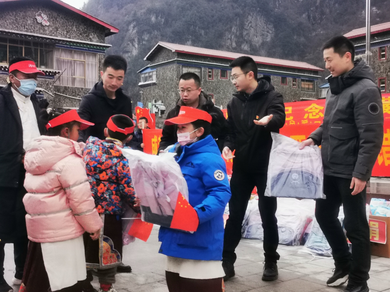心系边疆建设 情暖高原学子